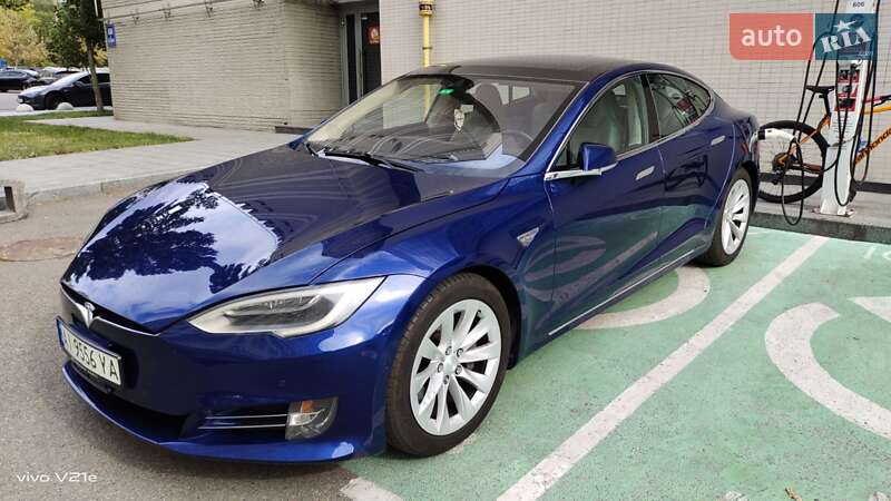 Ліфтбек Tesla Model S 2016 в Києві