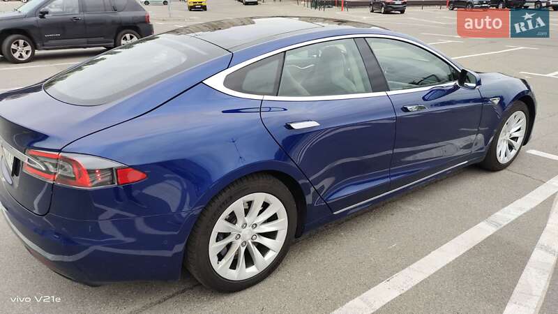 Ліфтбек Tesla Model S 2016 в Києві