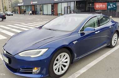Лифтбек Tesla Model S 2016 в Киеве