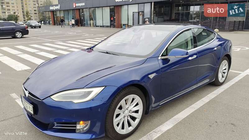 Ліфтбек Tesla Model S 2016 в Києві