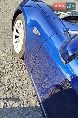 Лифтбек Tesla Model S 2016 в Киеве