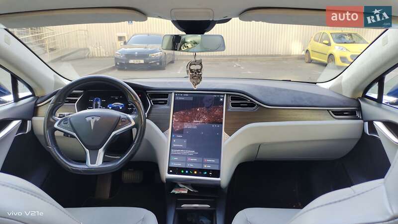 Ліфтбек Tesla Model S 2016 в Києві