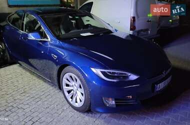 Лифтбек Tesla Model S 2016 в Киеве