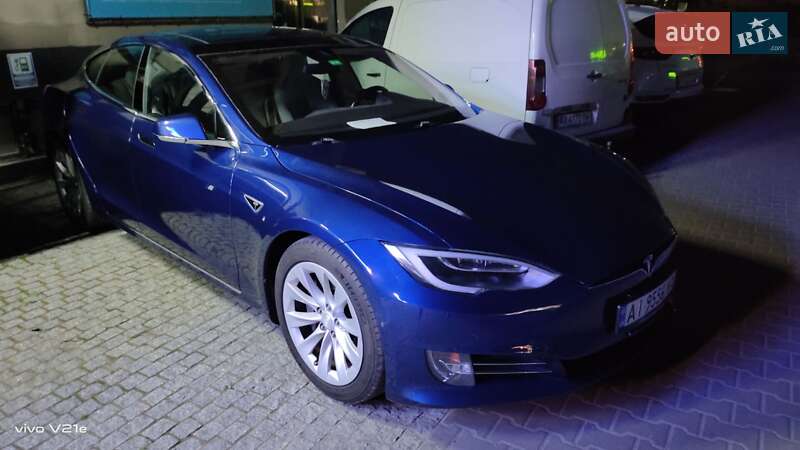Ліфтбек Tesla Model S 2016 в Києві