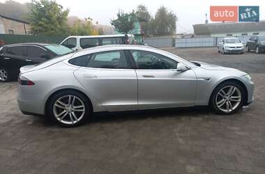 Лифтбек Tesla Model S 2015 в 