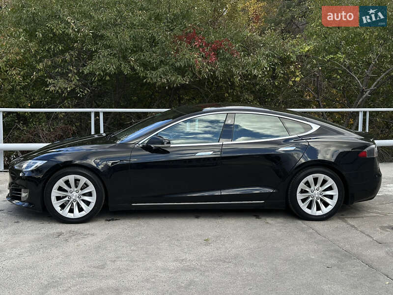 Лифтбек Tesla Model S 2018 в Киеве