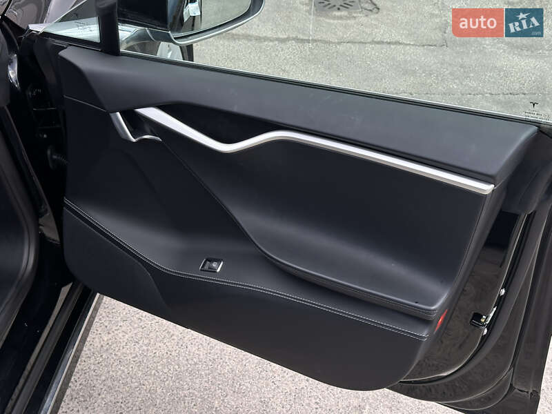 Лифтбек Tesla Model S 2018 в Киеве
