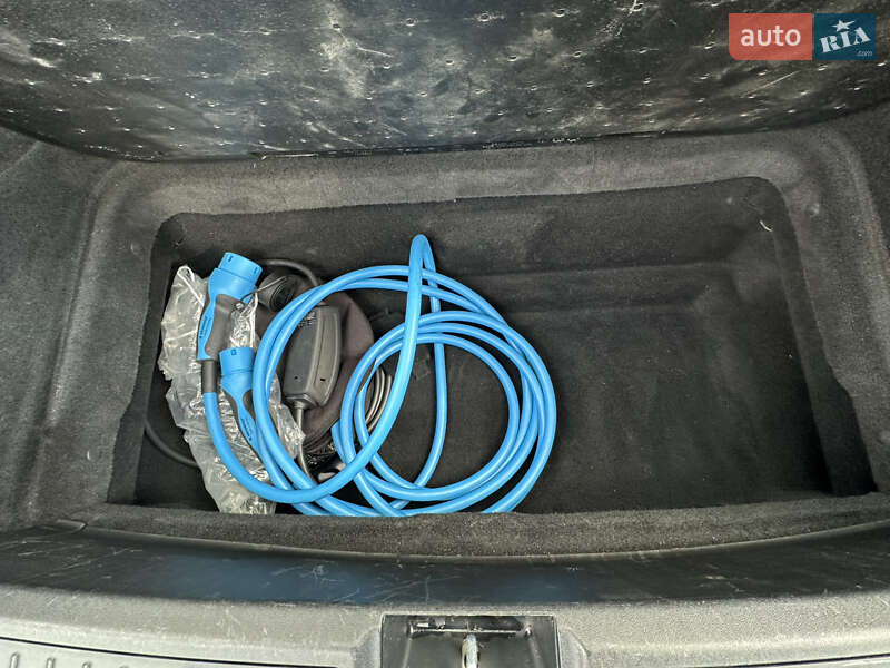 Лифтбек Tesla Model S 2018 в Киеве
