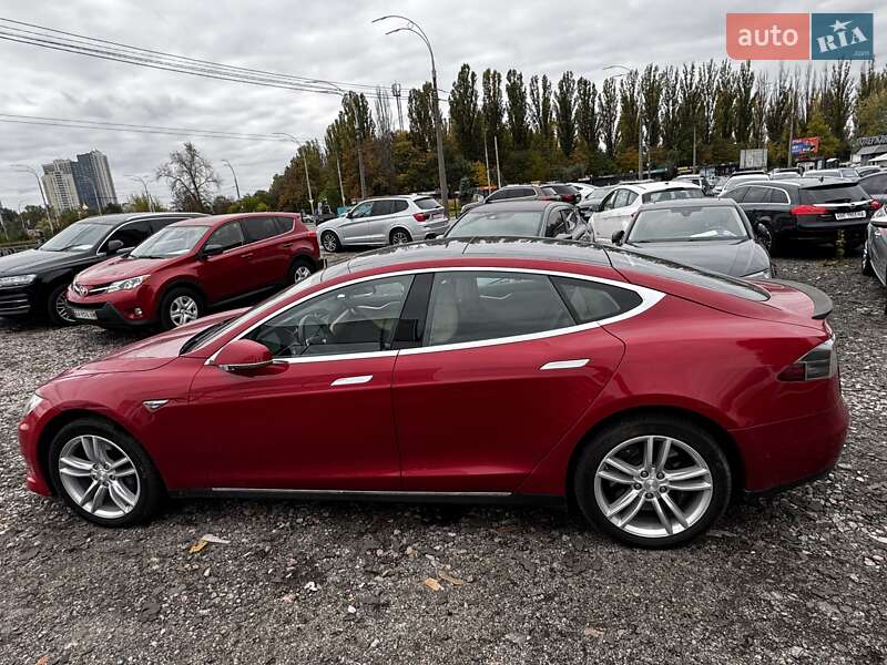 Лифтбек Tesla Model S 2015 в Киеве