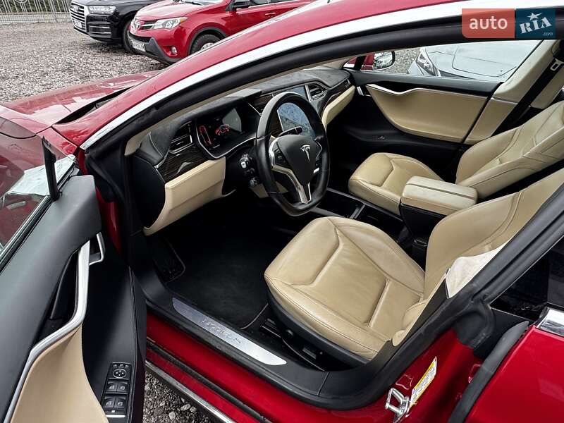 Лифтбек Tesla Model S 2015 в Киеве