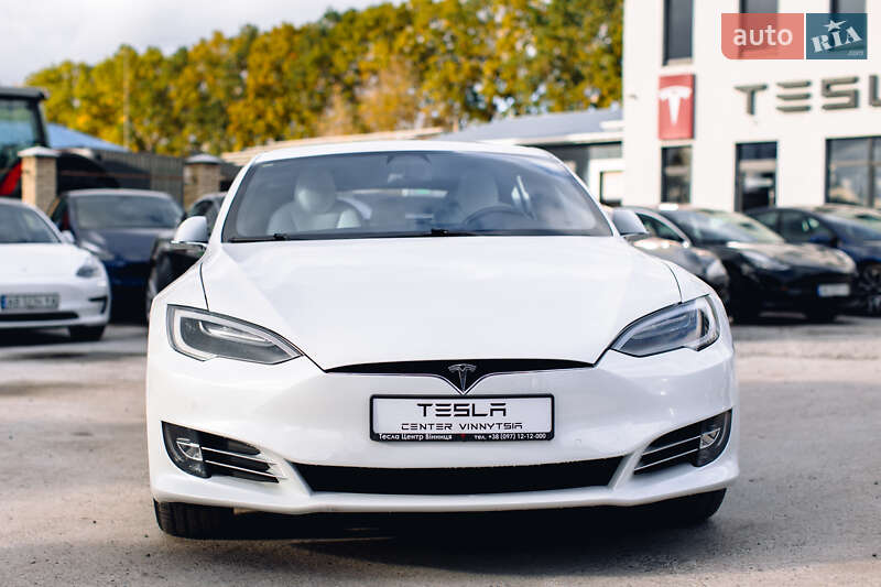 Лифтбек Tesla Model S 2020 в Виннице