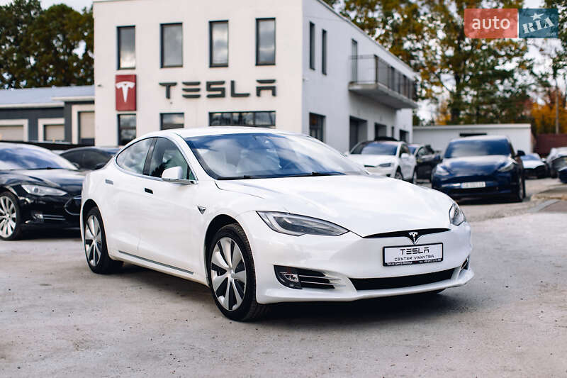 Лифтбек Tesla Model S 2020 в Виннице