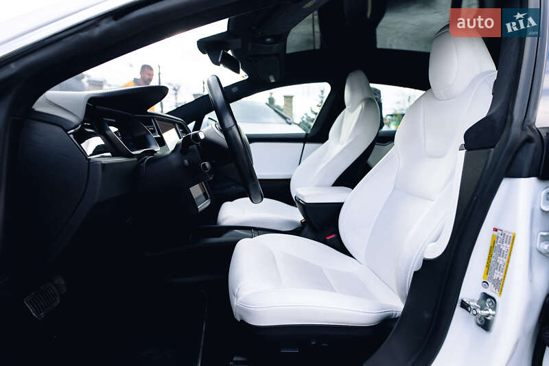 Лифтбек Tesla Model S 2020 в Виннице