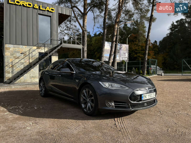 Лифтбек Tesla Model S 2015 в Ровно фото 2 Лифтбек Tesla Model S 2015 в Ровно