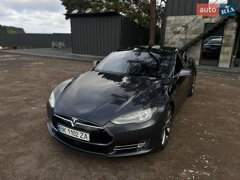 Лифтбек Tesla Model S 2015 в Ровно фото 10 Лифтбек Tesla Model S 2015 в Ровно