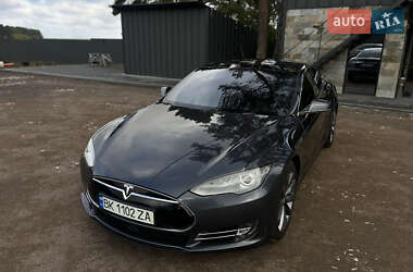 Лифтбек Tesla Model S 2015 в 