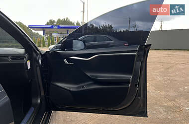 Лифтбек Tesla Model S 2015 в 
