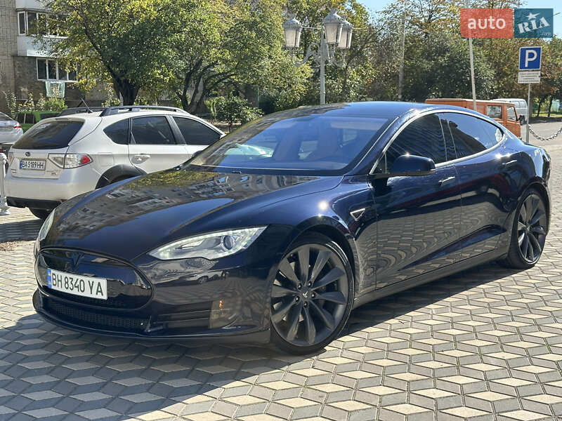 Ліфтбек Tesla Model S 2013 в 