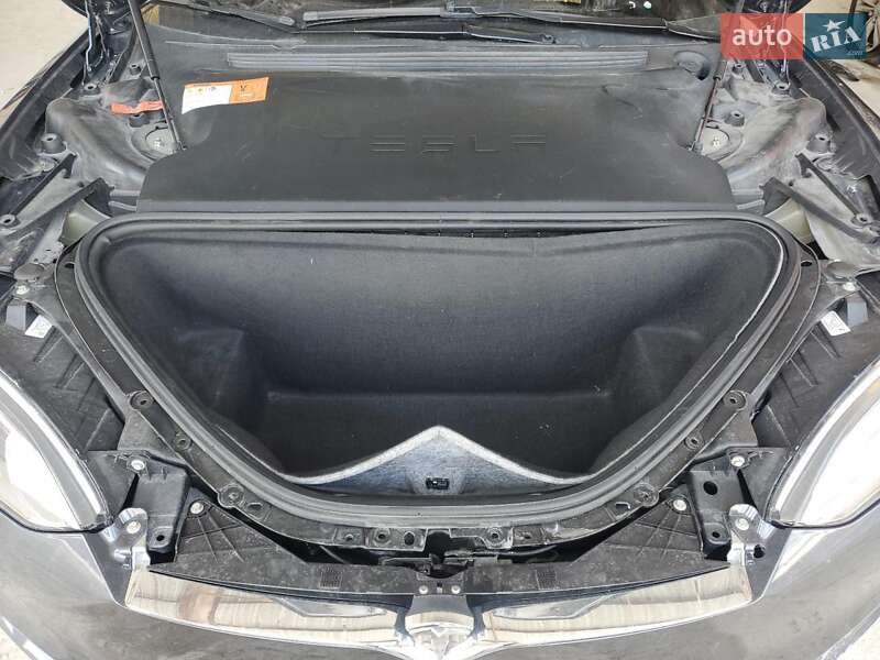 Ліфтбек Tesla Model S 2017 в Чернігові фото 11 Ліфтбек Tesla Model S 2017 в Чернігові