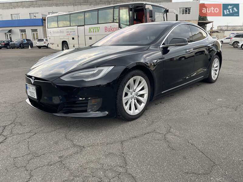 Лифтбек Tesla Model S 2016 в Киеве