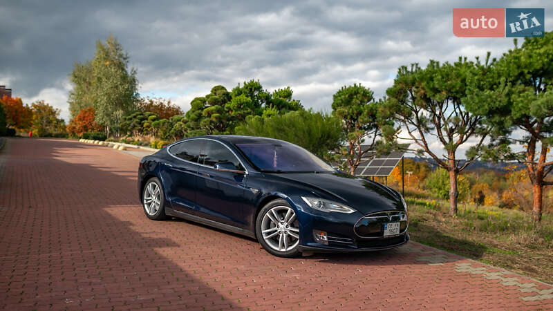 Ліфтбек Tesla Model S 2013 в Чернівцях