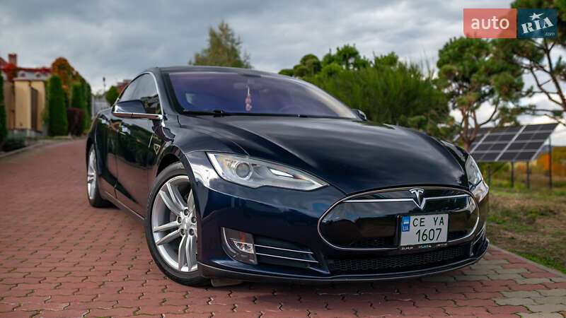 Ліфтбек Tesla Model S 2013 в Чернівцях