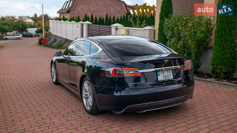 Ліфтбек Tesla Model S 2013 в Чернівцях