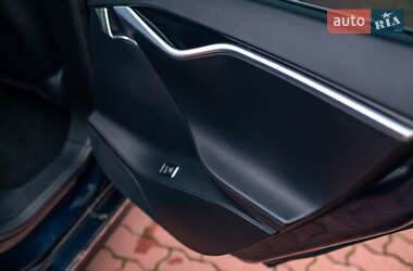 Лифтбек Tesla Model S 2013 в 