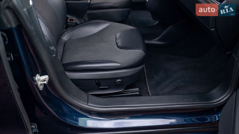 Ліфтбек Tesla Model S 2013 в Чернівцях