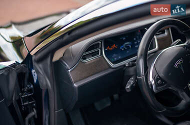 Лифтбек Tesla Model S 2013 в 