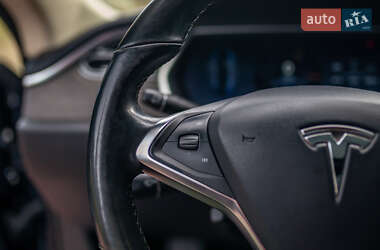Лифтбек Tesla Model S 2013 в 