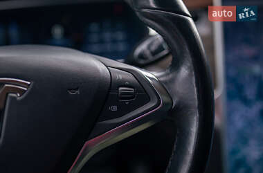 Лифтбек Tesla Model S 2013 в 