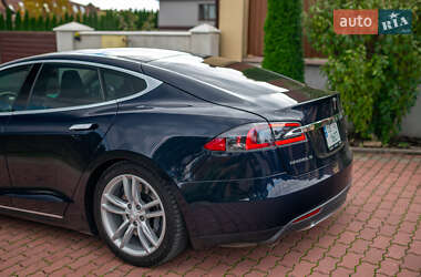 Лифтбек Tesla Model S 2013 в 