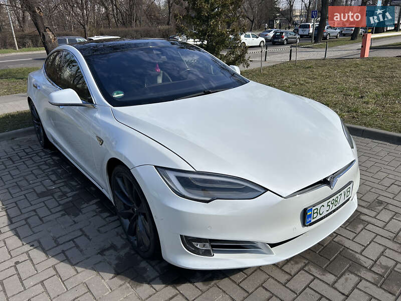 Лифтбек Tesla Model S 2016 в 