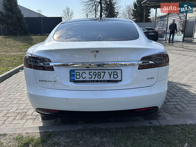 Ліфтбек Tesla Model S 2016 в Львові