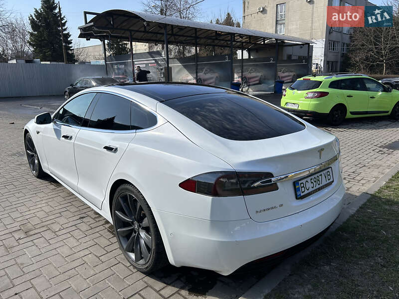 Ліфтбек Tesla Model S 2016 в Львові