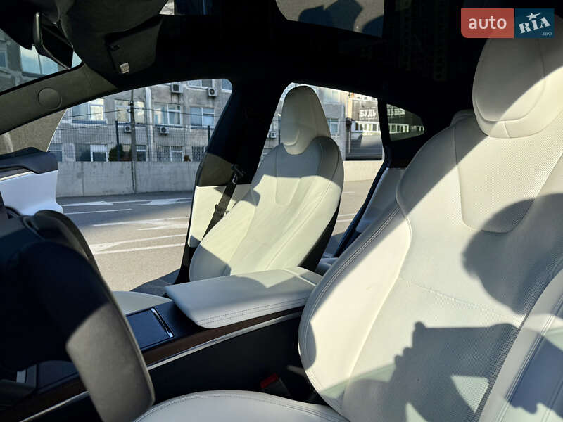 Лифтбек Tesla Model S 2022 в Киеве