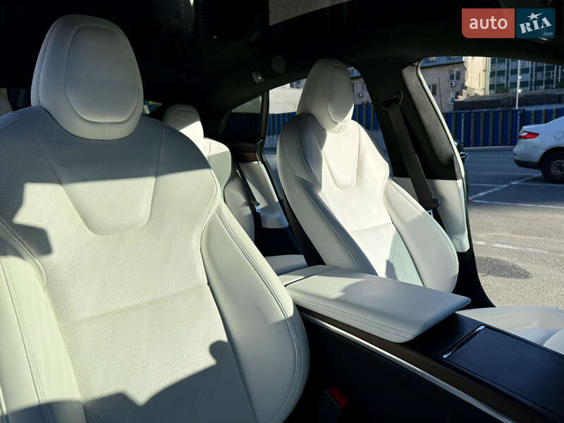 Лифтбек Tesla Model S 2022 в Киеве