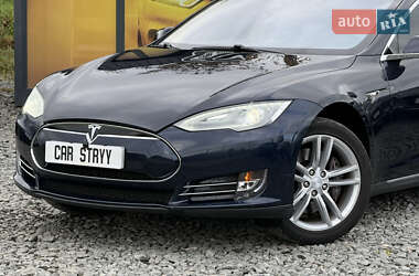 Лифтбек Tesla Model S 2013 в 