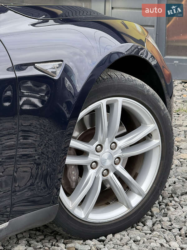 Лифтбек Tesla Model S 2013 в Стрые