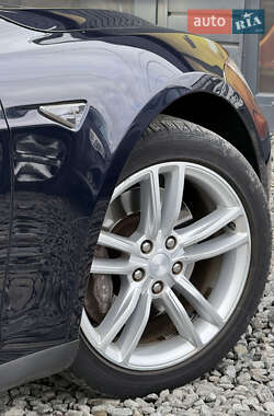 Лифтбек Tesla Model S 2013 в 