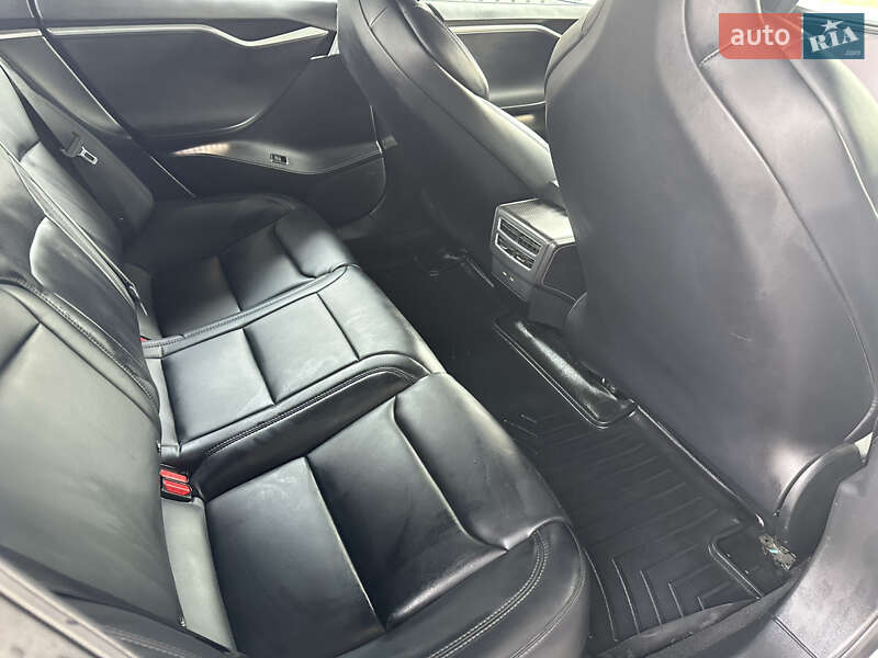 Ліфтбек Tesla Model S 2018 в Львові