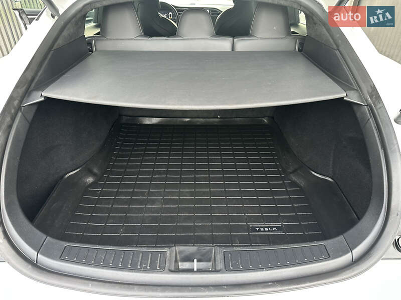 Ліфтбек Tesla Model S 2018 в Львові