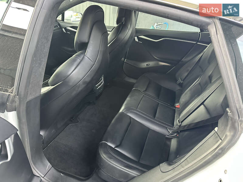 Ліфтбек Tesla Model S 2018 в Львові