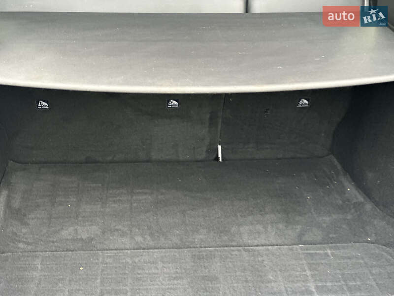 Ліфтбек Tesla Model S 2018 в Львові