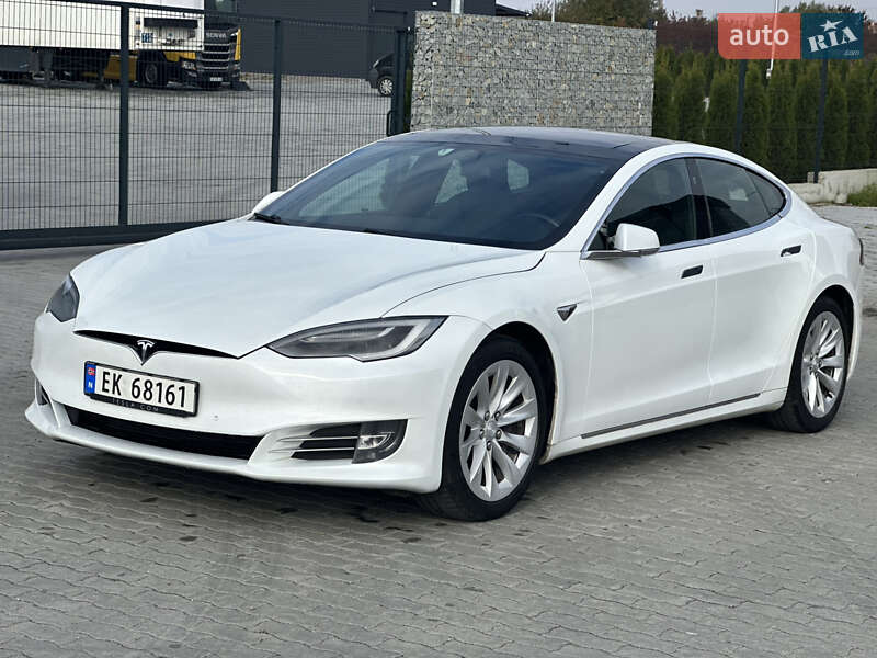 Ліфтбек Tesla Model S 2018 в Львові