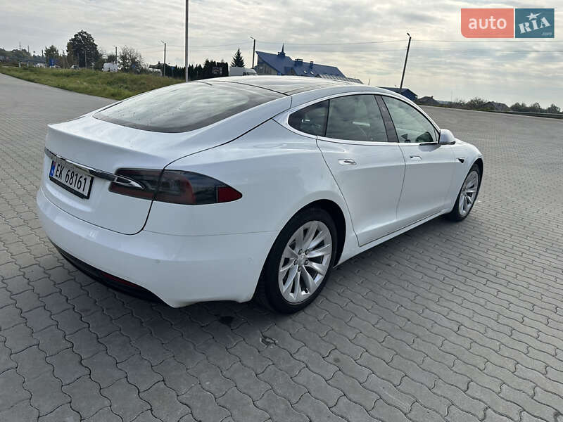 Ліфтбек Tesla Model S 2018 в Львові