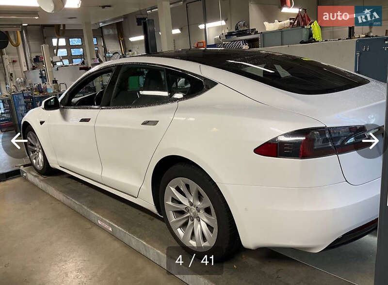 Ліфтбек Tesla Model S 2018 в Львові