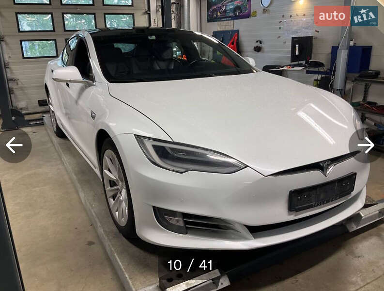 Ліфтбек Tesla Model S 2018 в Львові