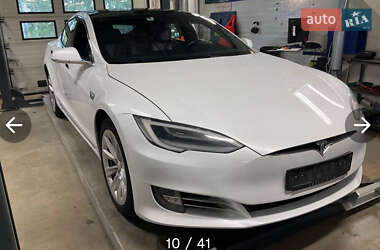 Лифтбек Tesla Model S 2018 в 